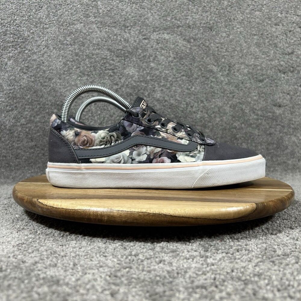 Vans Ward Women’s Sz 8.5 Black Satin Floral Rose Cloud Atheltic Skate Shoes Used